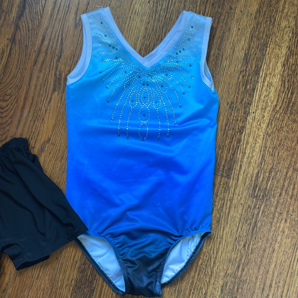 Gymnastics leotard and shorts Sz 8 - Picture 2 of 6